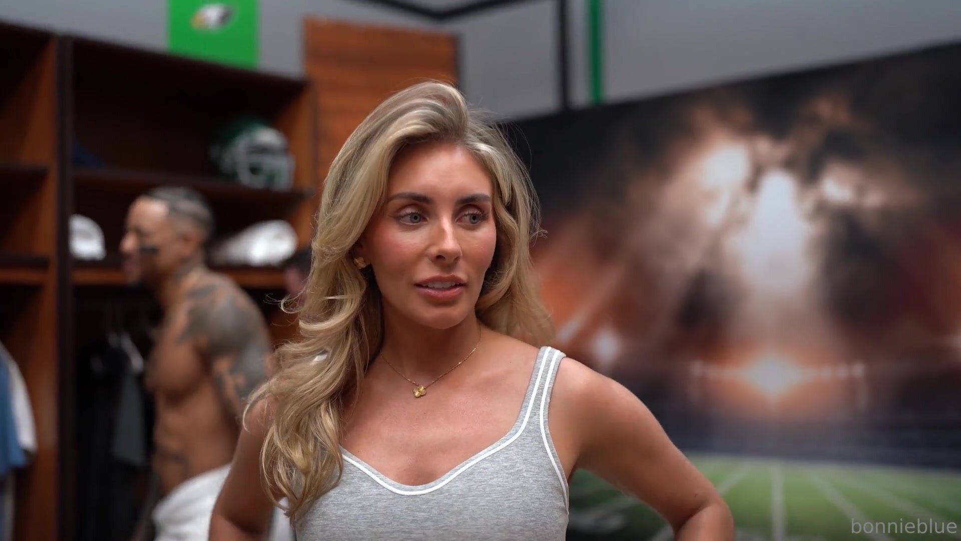 Bonnie Blue - British Cumslut Fucking 10 NFL Player Gangbang