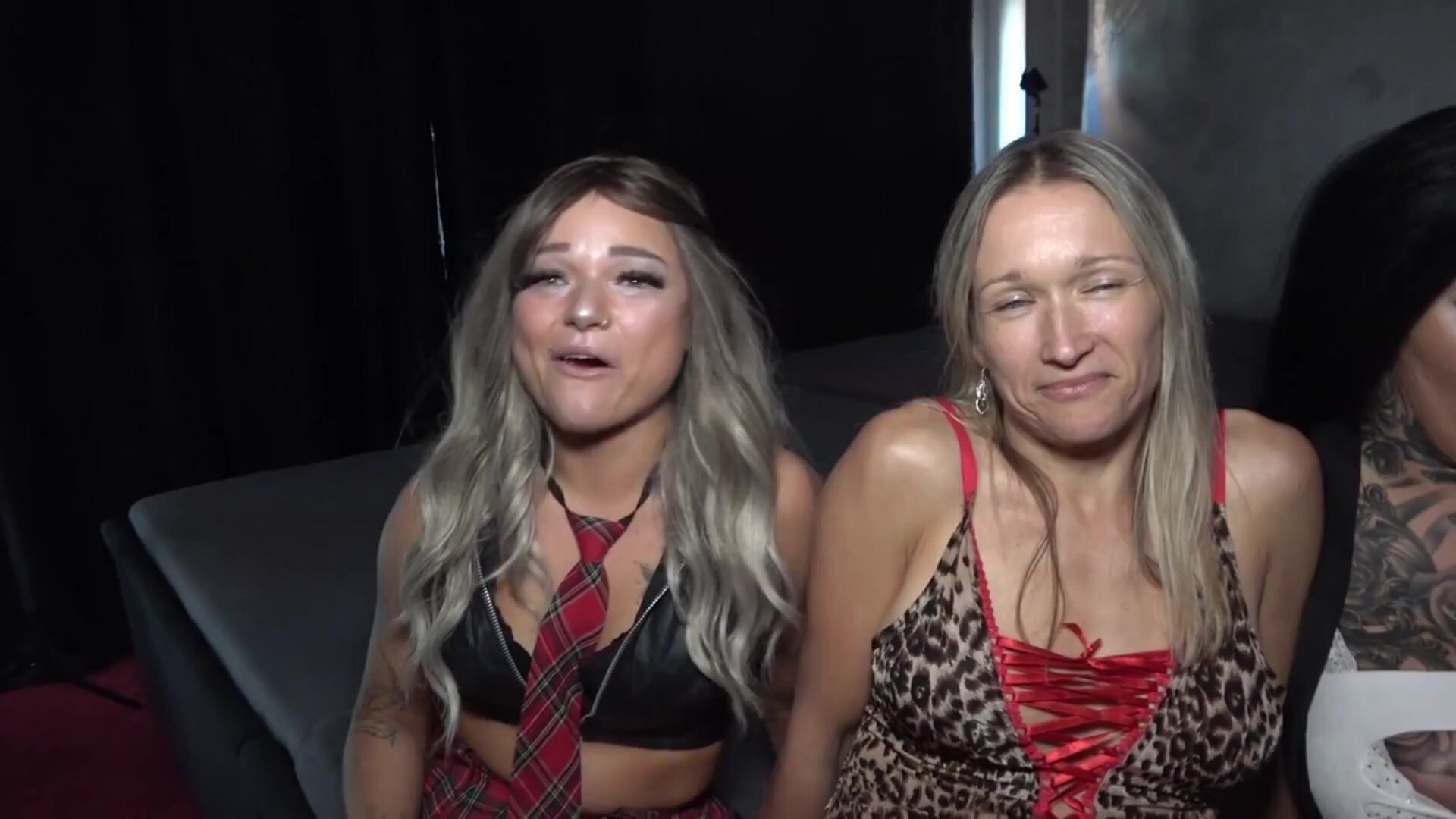Ashley Cum Star Und Nymphe Nora Gangbang Bukkake Creampie