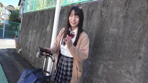 AVSA-378 A runaway girl who makes you drink her pee. She comes into my room and makes me lick her asshole and pussy every day, and quenches my thirst with pee-drinking cunnilingus sex. A piss-splashing JK girl, Sarara Uruki