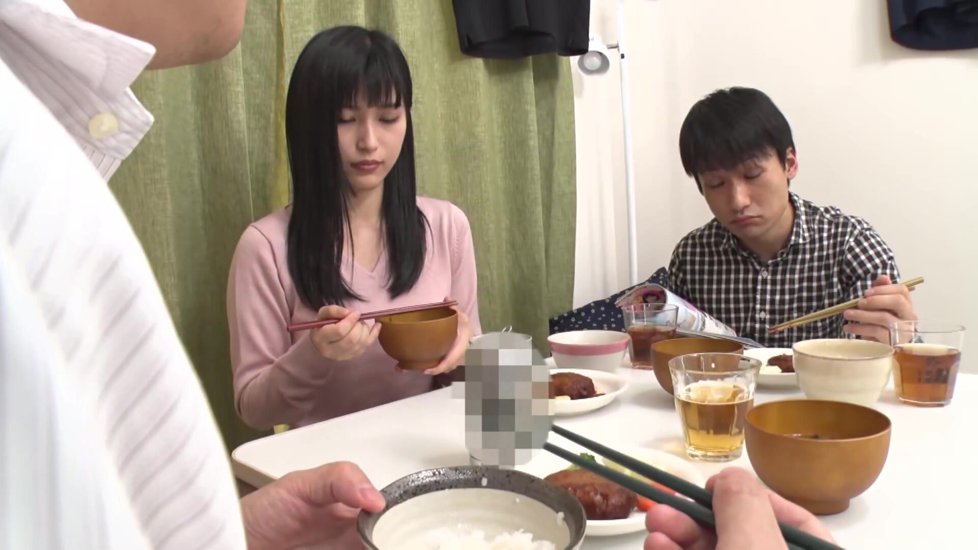 GODR-1197 Even Though Her Husband Is Nearby, She Is Being Cuckolded In The Kotatsu…