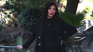 JacquieEtMichelTV – Gwen, 27 Years Old, An Early Christmas Present!