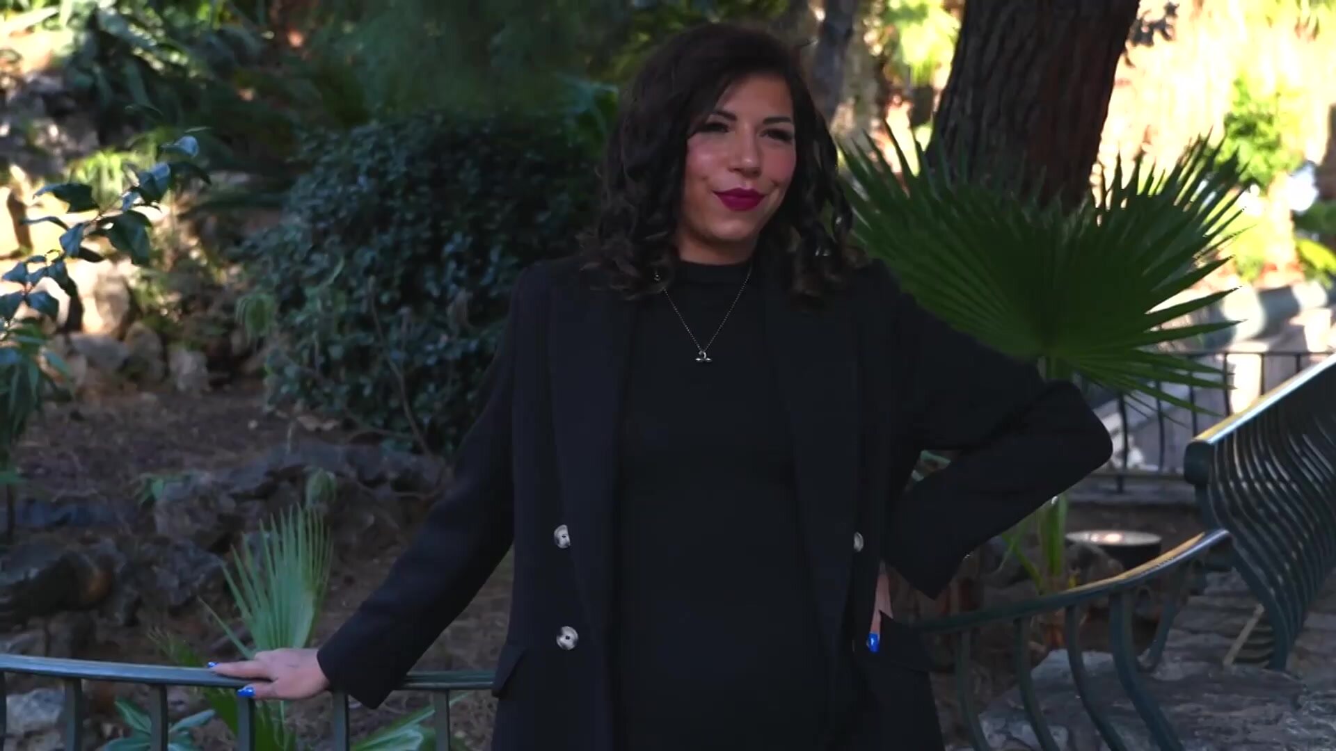 JacquieEtMichelTV – Gwen, 27 Years Old, An Early Christmas Present!