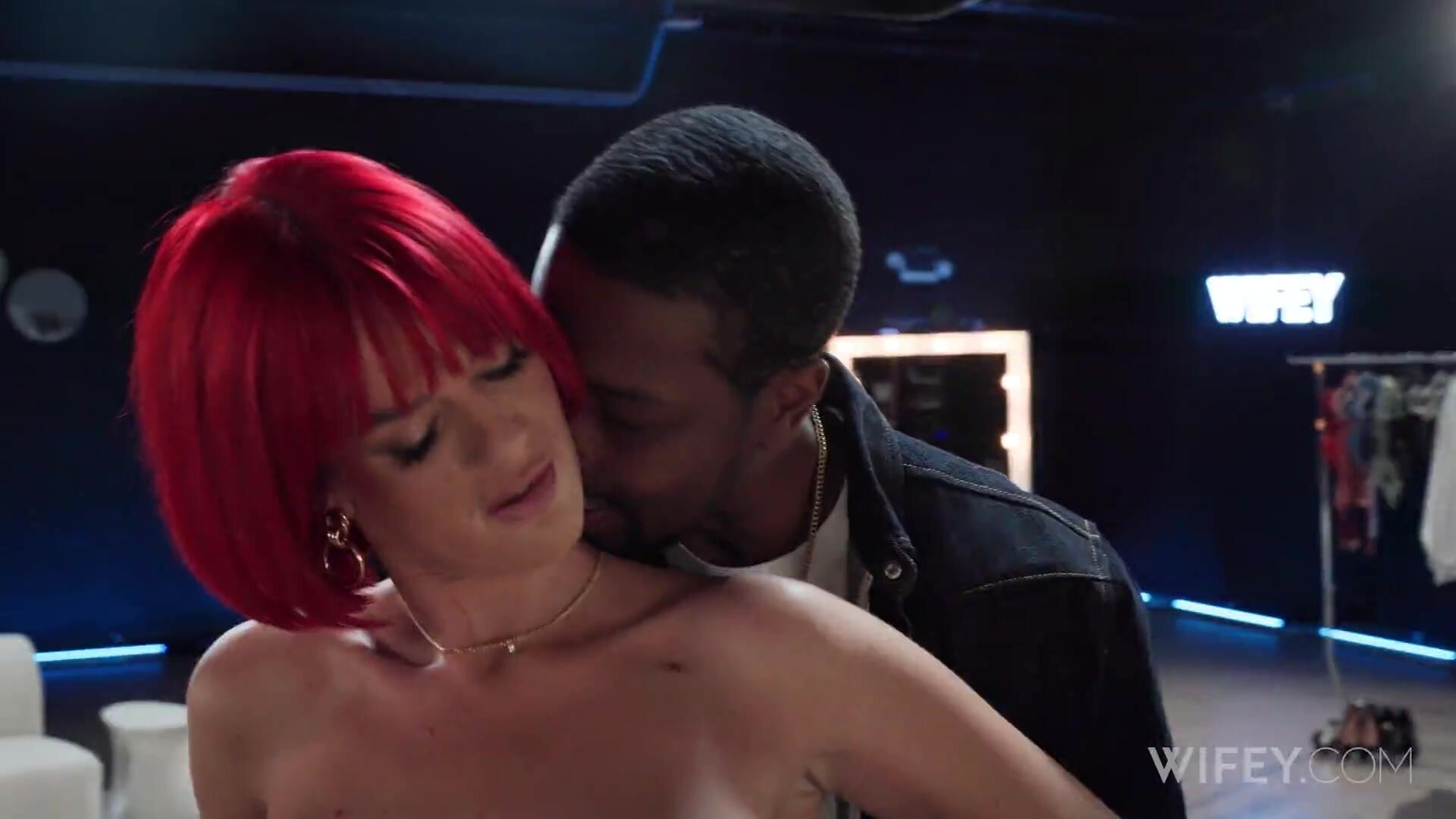 Samantha Sinz - Redheaded Hotwife Goes Crazy For BBC in HD