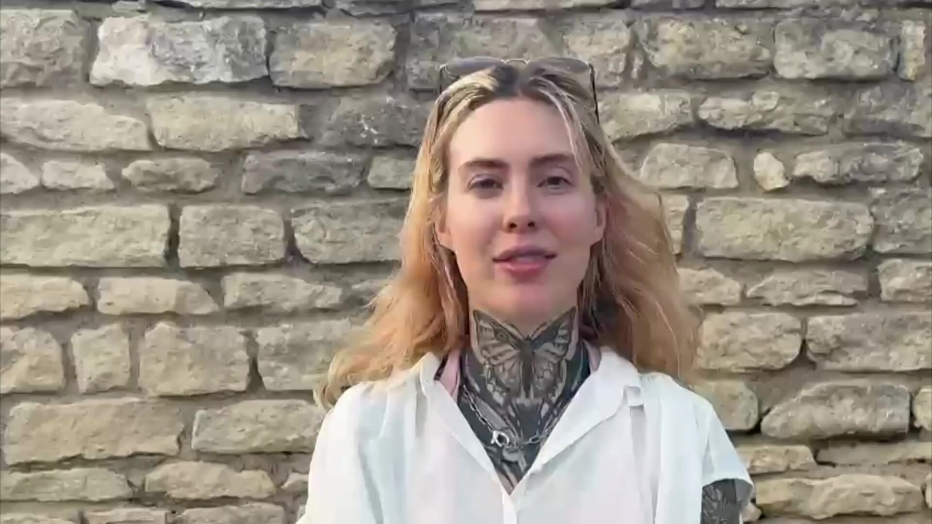 JacquieEtMichelTV – Pandora, 28 Years Old, A More Than Hard Comeback!