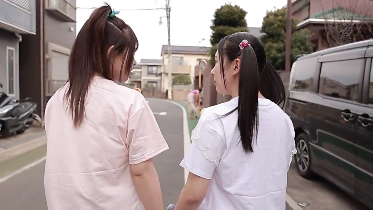 DASS-689 Even when he is molested by two female brats, he still loves them and covers them with dick milk and squirting. Rio Harusawa, Ena Satsuki, Hikaru Minazuki