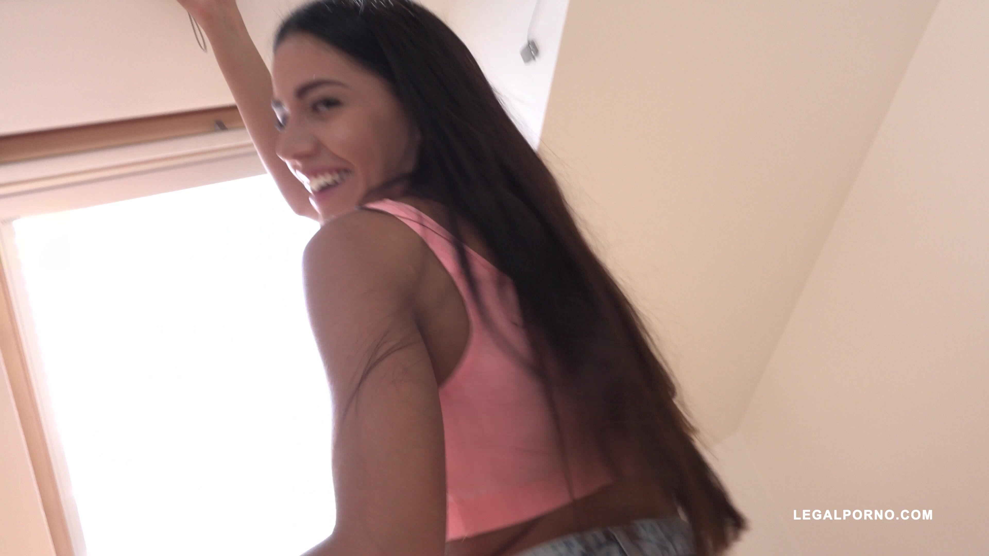 Eveline Dellai just wants to have fun IV098 in 4K