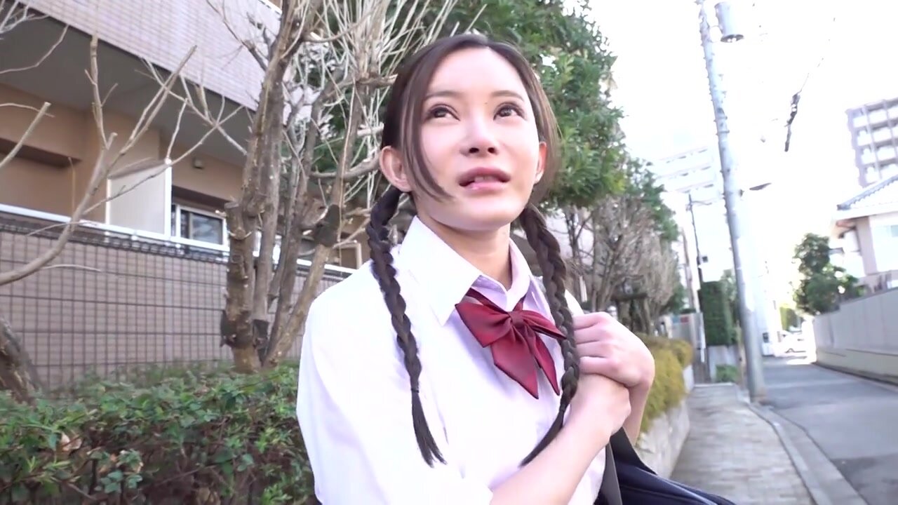 IENF-363 Amateur pickup in Yoyogi: A naive schoolgirl rubs her pussy against an 18cm monster dick, and it turns so dirty from there.