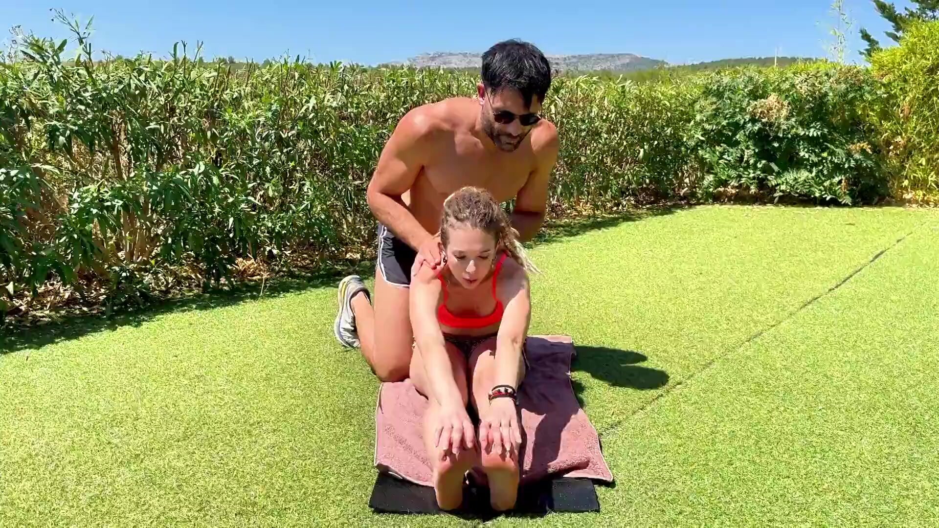 JacquieEtMichelTV – Eva Confuses Physical Practices