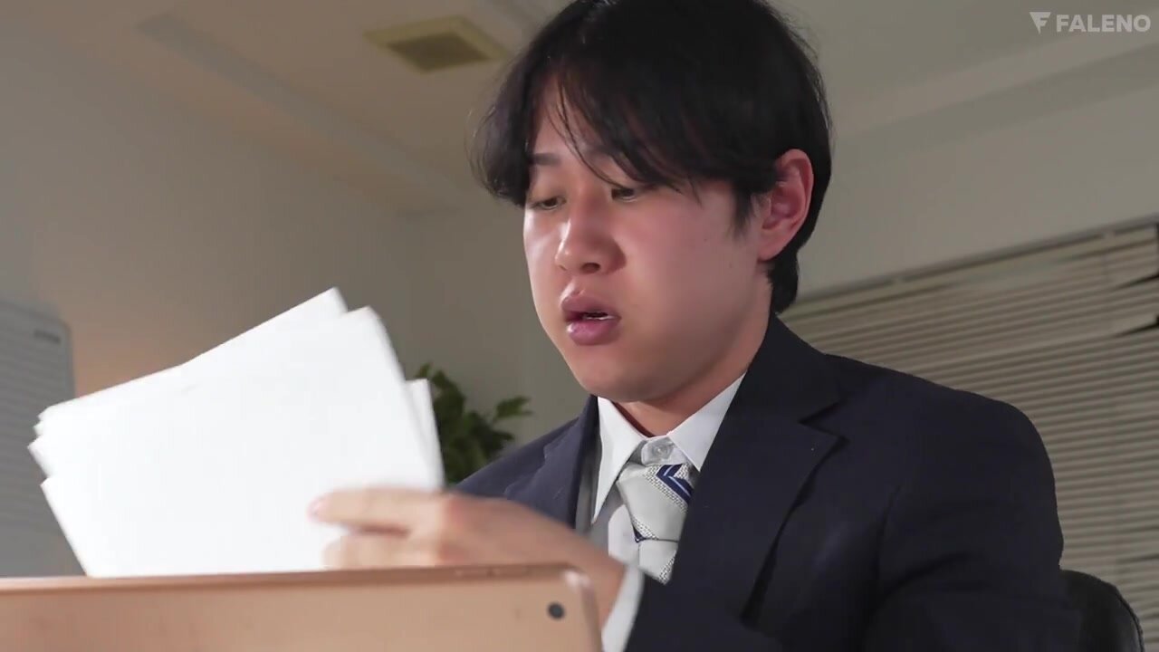 FNS-027 A clumsy office lady with a huge ass that makes her miniskirt stand up and unconsciously seduces you with her plump office orgasms - Yoda Rin