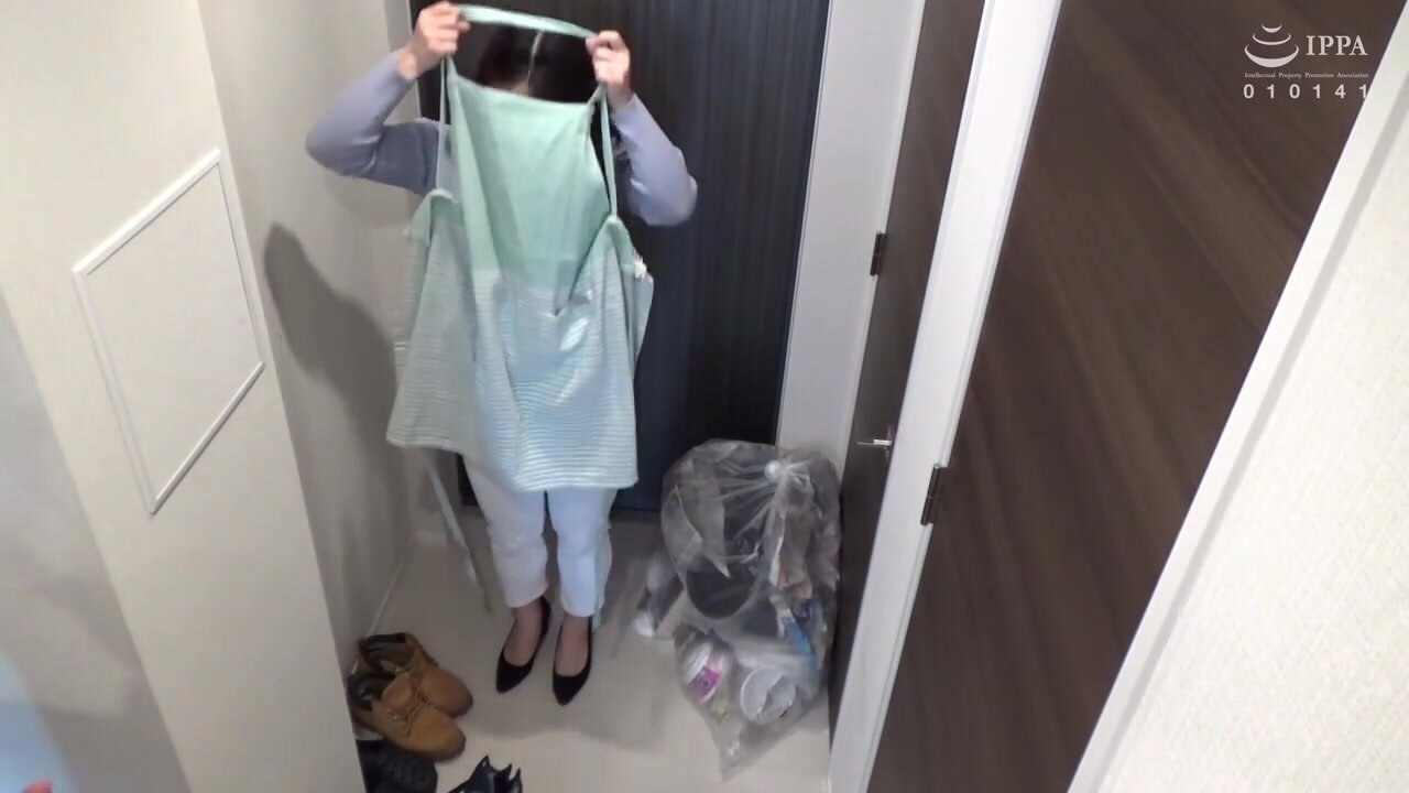 MEKO-351 "Auntie Rental" Service Returns 93 I wanted to have more amazing sex with this sexy and kind auntie who would even let me have sex with her secretly if I asked her, so I asked her for a second chance
