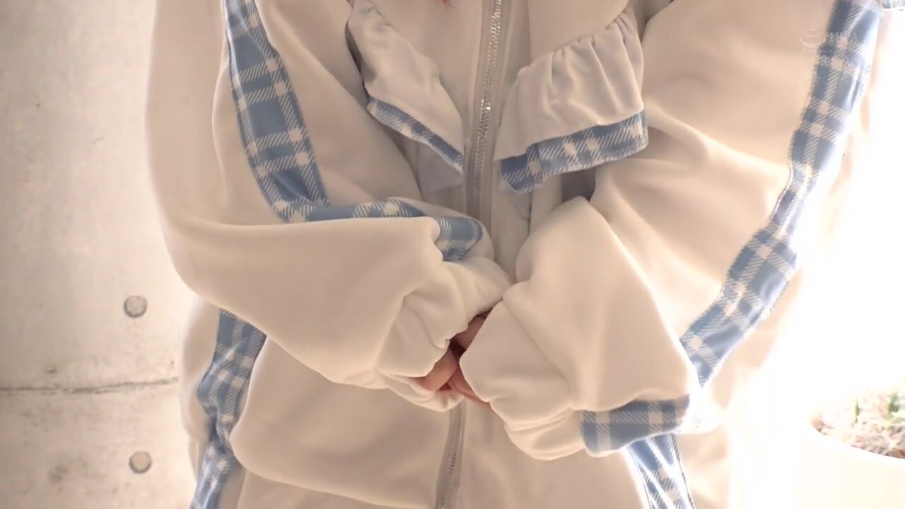 MUKC-104 Cosplayer who is obsessed with old men. Super sensitive, massive incontinence, peeing, and squirting off-paco 5SEX Yura Kana