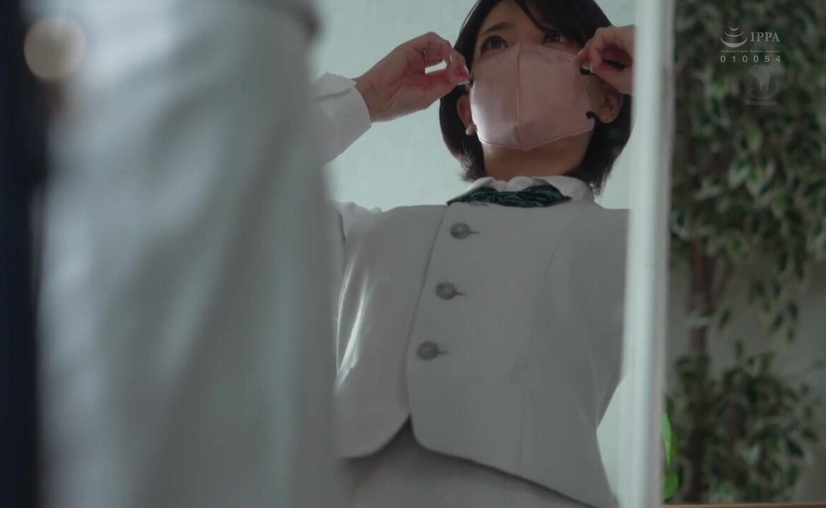 JUR-383 Hostage 'flowers' gangbang: Sayaka, an out-of-reach housewife, is turned into a bank robber's creampie sex slave.