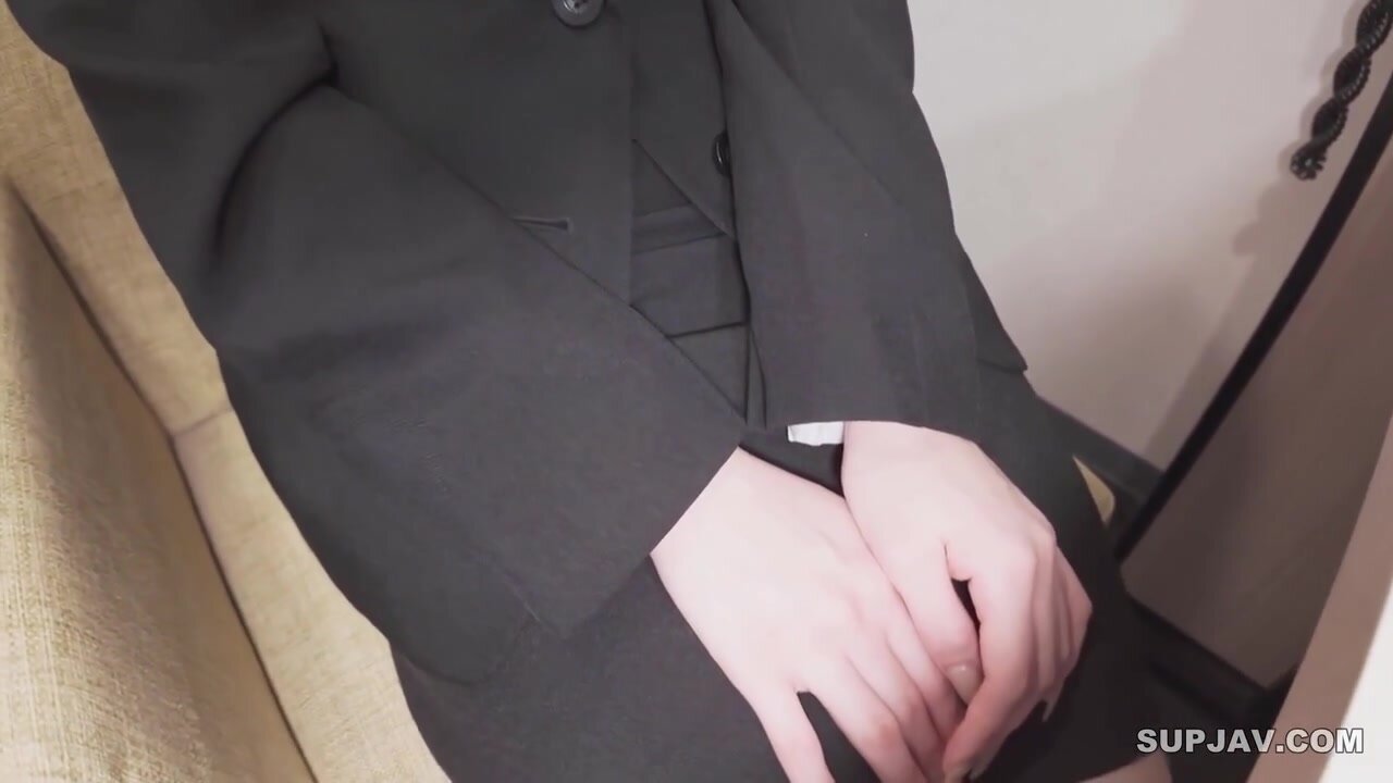 Black Hair, Fair Skin, Short-skinned JD④ A Man In Charge Of Recruiting New Graduates Uses His Power To Film JD Pussy. Raw Creampie.