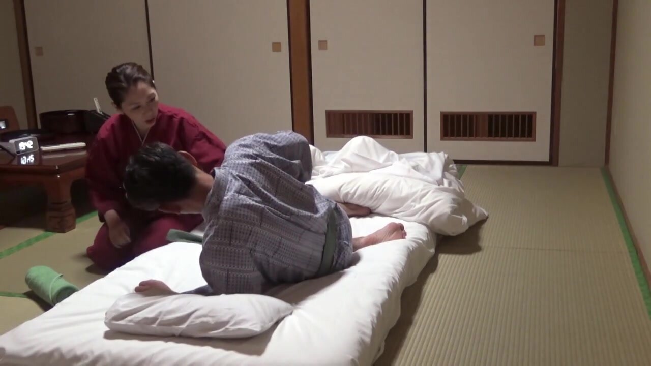 RSE-051 I went to a ryokan where a beautiful waitress was staying and flowers her to have sex with me.