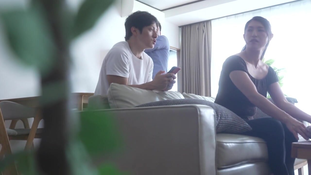 ROE-362 My mother smuggled a lot of vibrators into our house without my family knowing. Saki Oishi