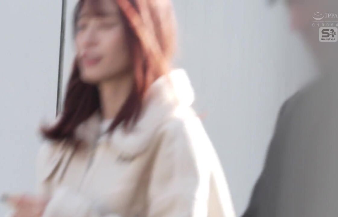 SONE-764 Cute little girl Nana Miho locked up in a room full of muscular men for 10 hours