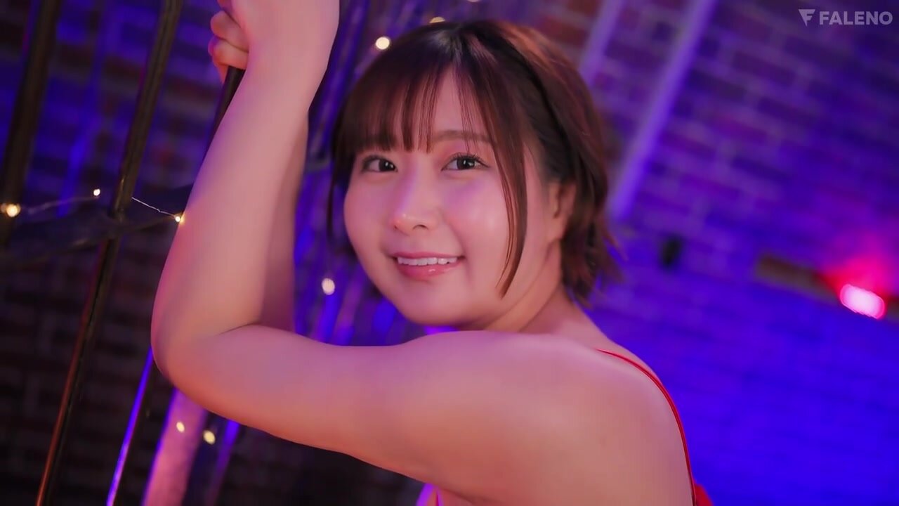 FNS-048 Even if your waist breaks, don't let it go! Standing back handle that penetrates the depths of the vagina Yui Hina