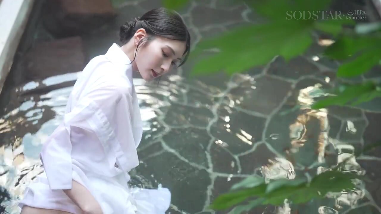START-355 Honjo Suzu is a beautiful and lewd young female hostess who seduces single guests and couples on a hot spring trip, as well as married men, and repeatedly sleeps with them in the hotel.