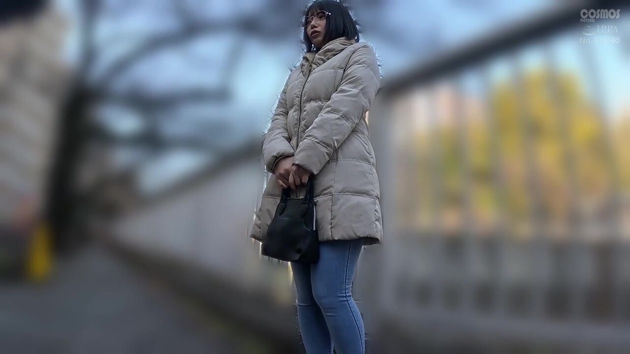 HAWA-358 I'm poor and don't have a girlfriend, so all I have is an abundance of sexual desire and a cheap apartment. I don't have the money to go to a brothel, and I'm not good with young girls... so I picked up a quiet married woman and had sex with her,