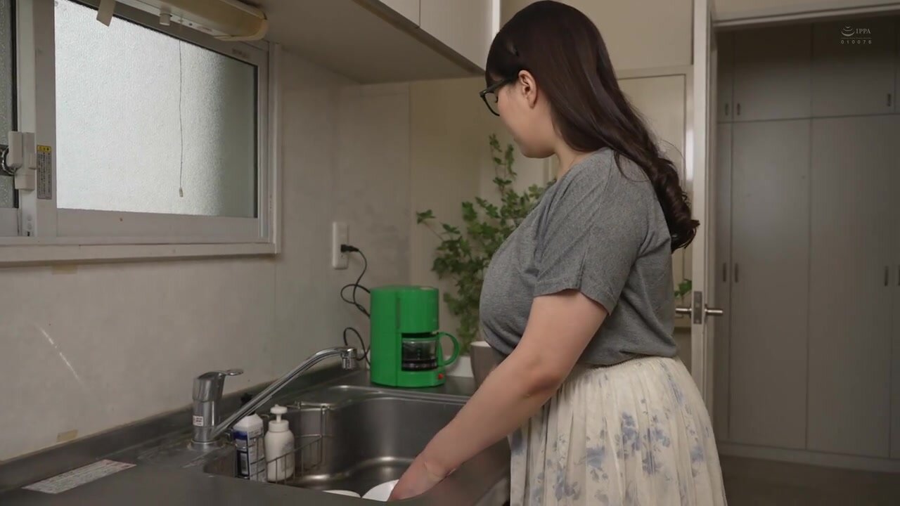 MOND-295 The beautiful neighbor's wife, Reika Takeda