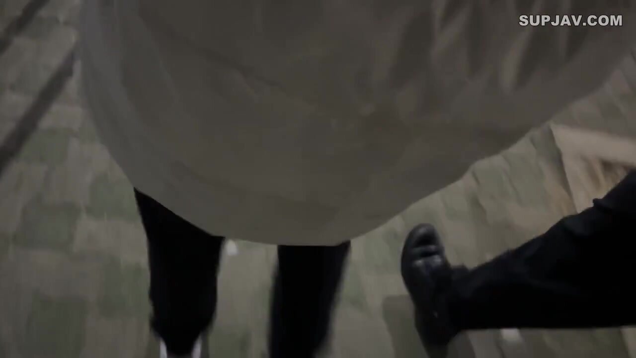 [Completely Amateur Wife] A Super Sensitive Komochi Wife. She Is Made To Cum Many Times And Is Creampied Without Question. Her Convulsions Do Not Stop From The Intense Pistoning.