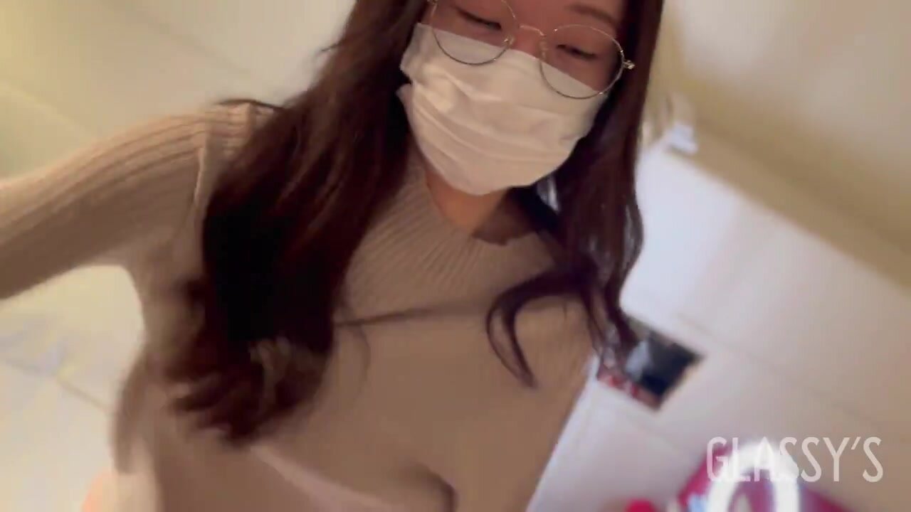 #20 A Cute Japanese Girl With Glasses And A Huge Squirt Raw Sex │GLASSY'S
