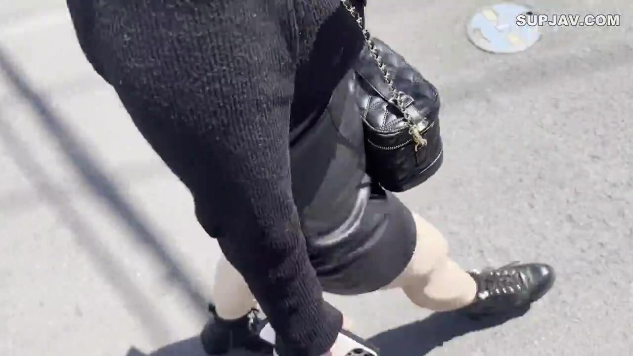 Top Secret Footage Of Natural H-cup Idol! Complete Recording Of Her Bold Service Pose With Her Huge Breasts And Beautiful Ass Shaking Prominently In A Maid Outfit!