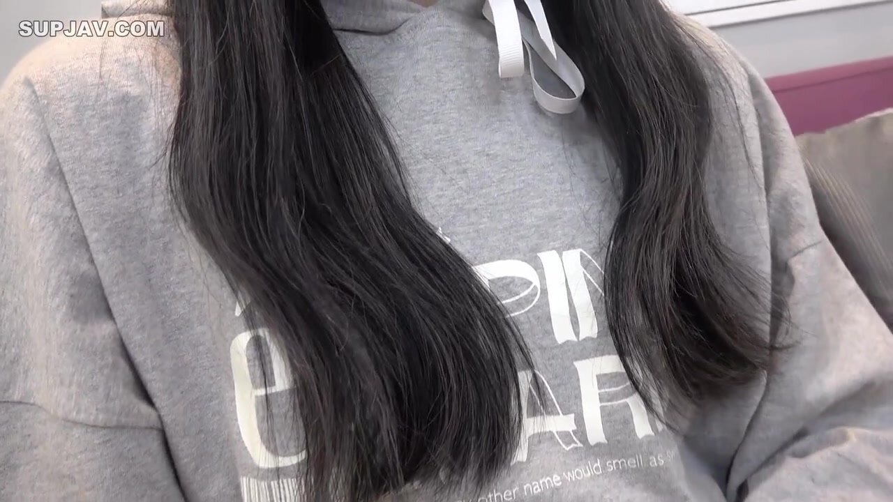 [First Time Shooting] She's Good At Seducing Older Men. She Pours A Lot Of Semen Into Her Sensitive Body.
