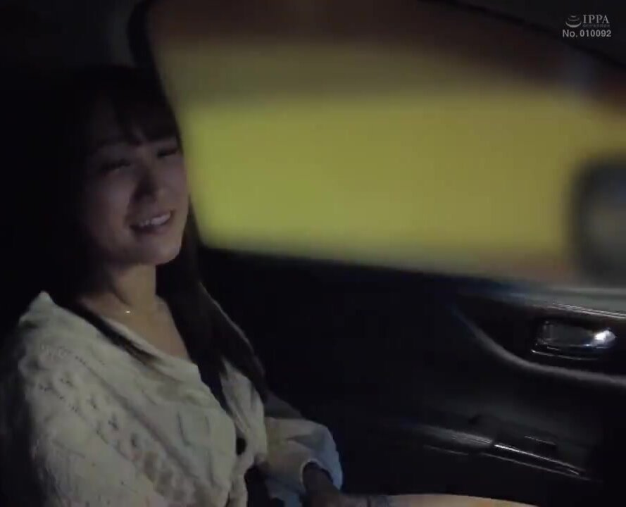 SUN-007A A busty bus guide who volunteers to swallow semen after being exposed to love ()