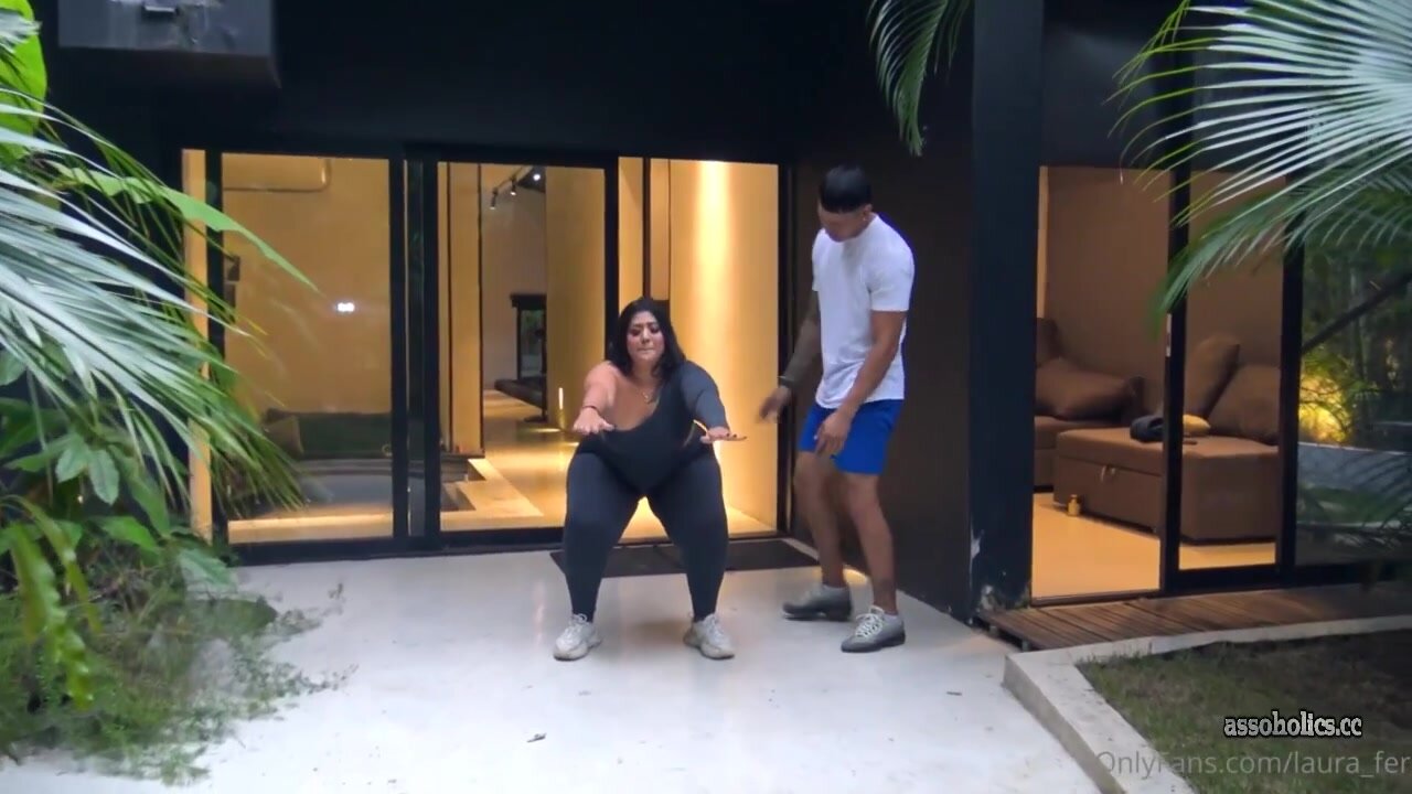 Laura Fer - A Visit To The Curvy House