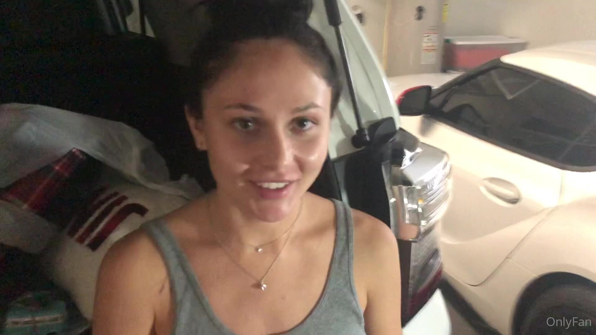 Ariana Marie - carfuck with facial