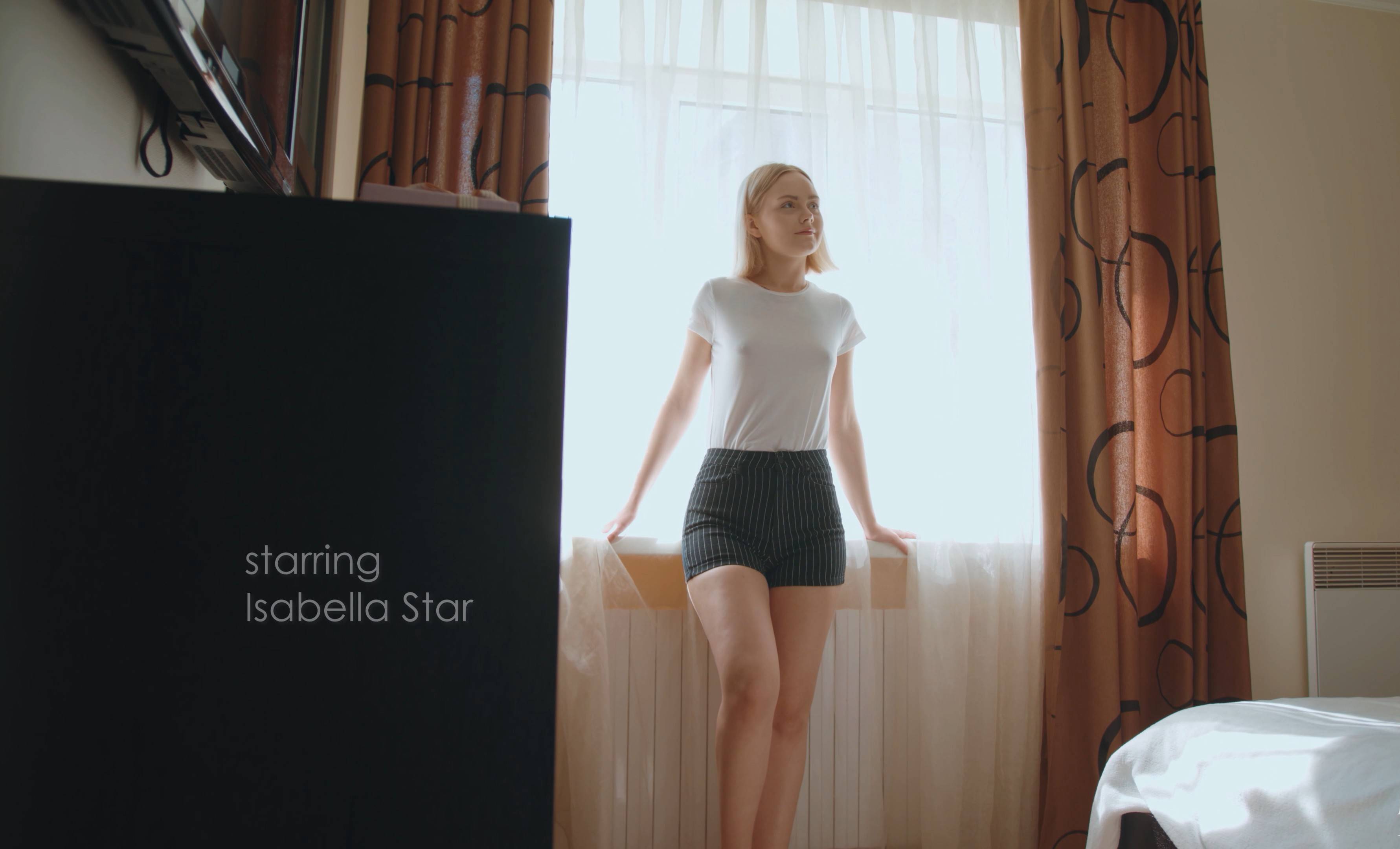Emily Cute - Curvy Solo in 4K