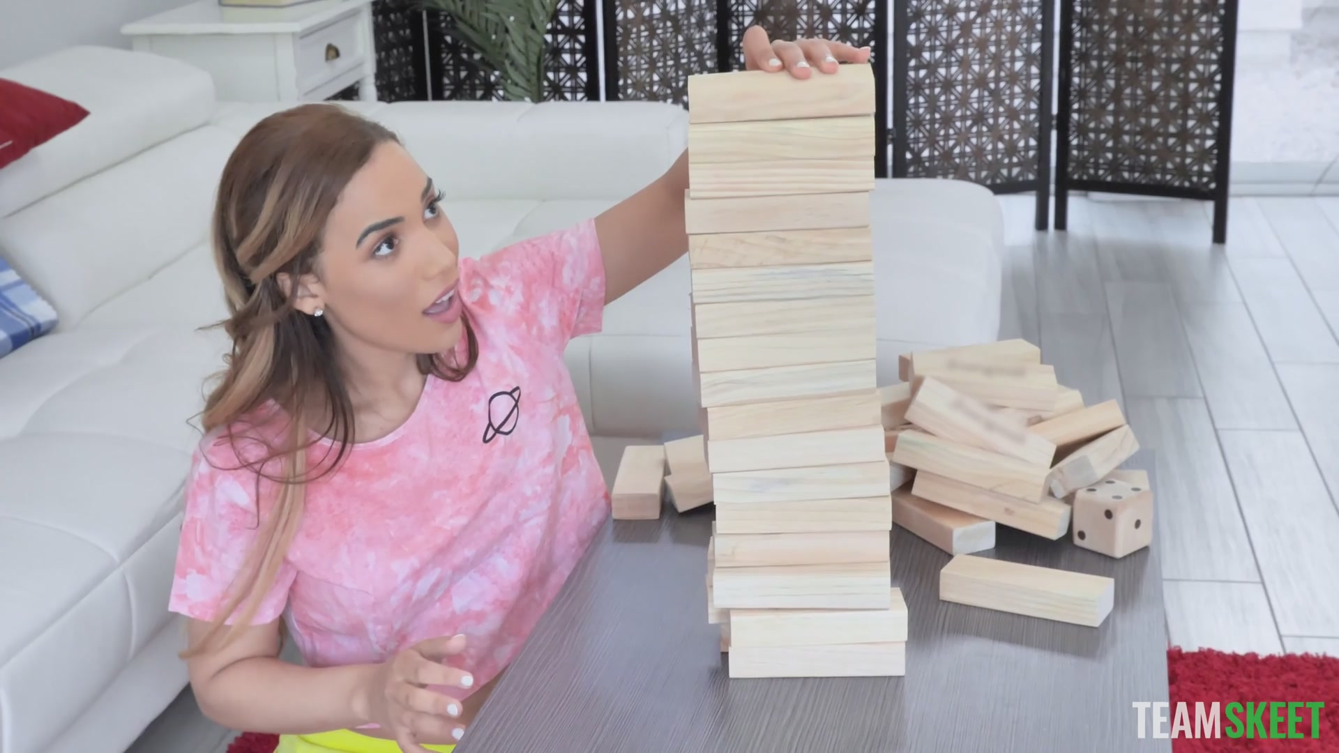Alita Lee - Huge Jenga