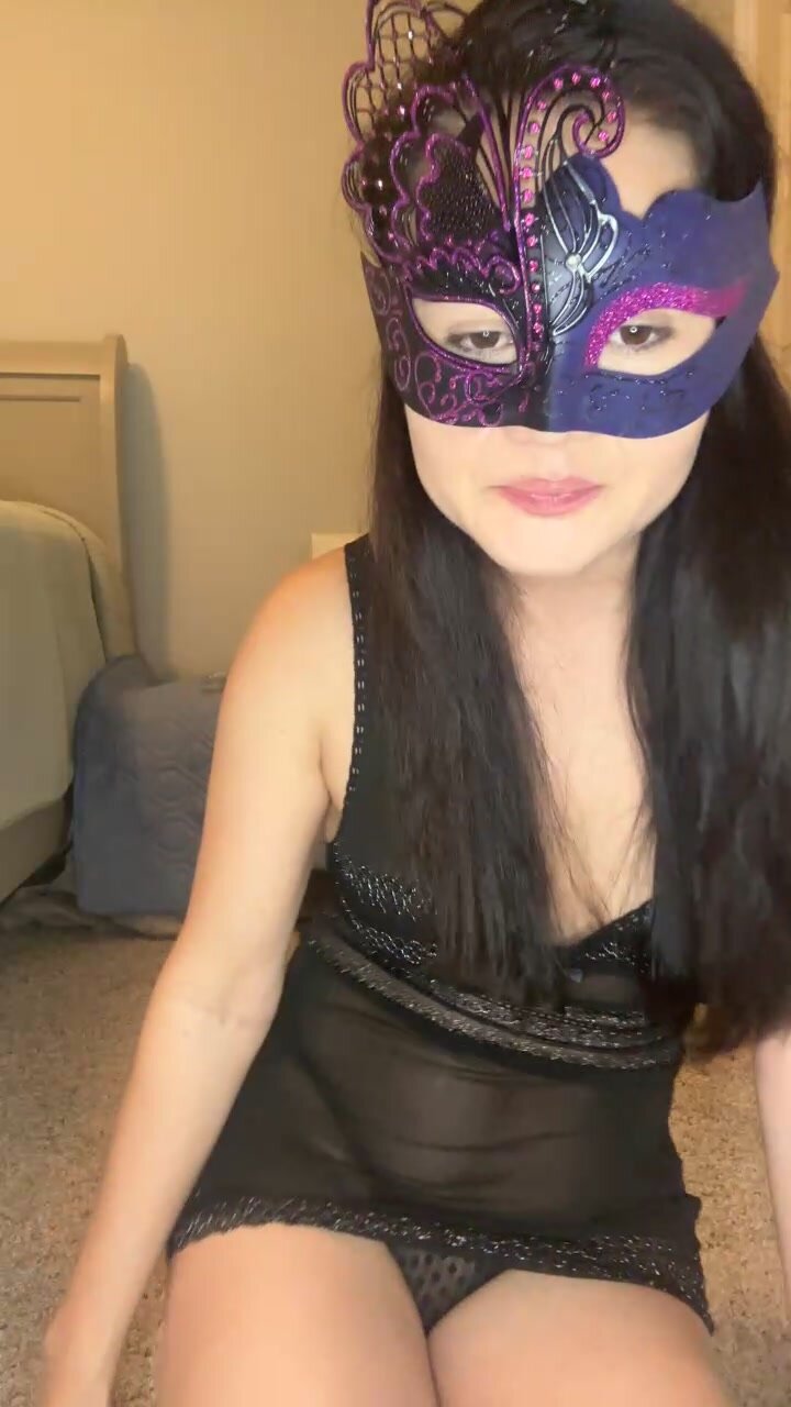 Sexy Sara Bee - OnlyFans - Hubby has been out of town so I decided to masturbate during last night's LiveStream for you guys