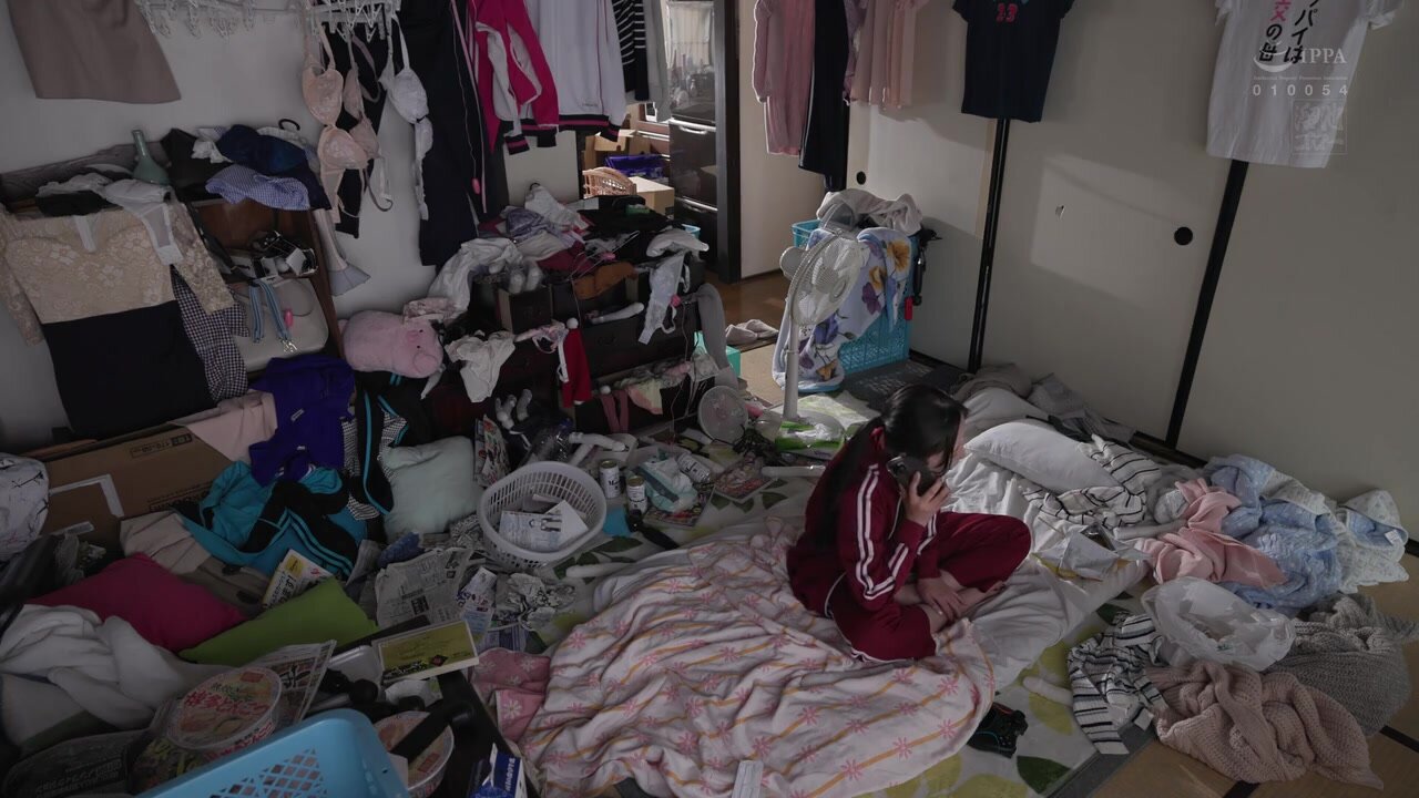 MFYD-028 I had sex with my busty aunt who has a sloppy personality in a suffocating trash room for a week. Kitano Mina