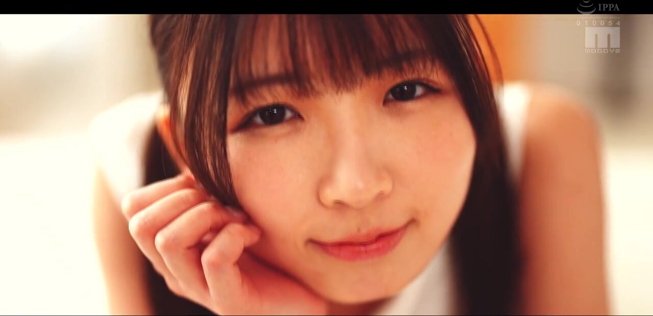 MIDA-228 Newcomer Exclusive A beautiful girl found at a live concert of a famous idol group. Yui-chan (20 years old), a super sensitive otaku, makes her AV debut while living alone Yui Tsujino