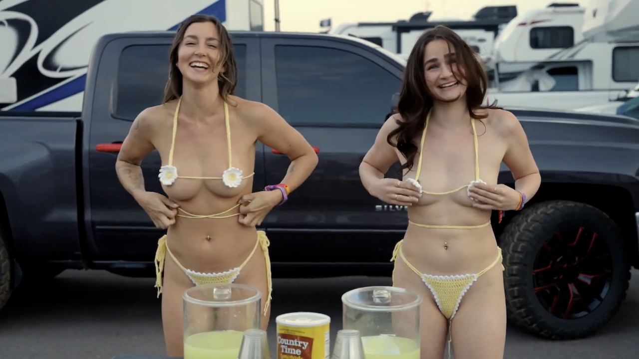 Flashing Emma and Lila Labelle Not Your Average Lemonade Stand