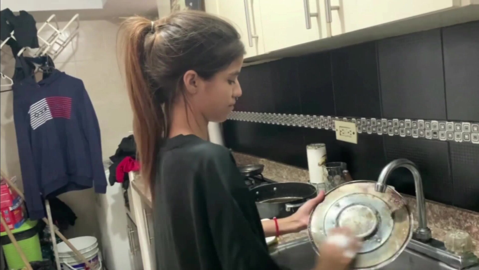 Andrea1010 - Hermanastra cachonda juguetona le gusta cabalgar en mi gran polla HISTORIA COMPLETA