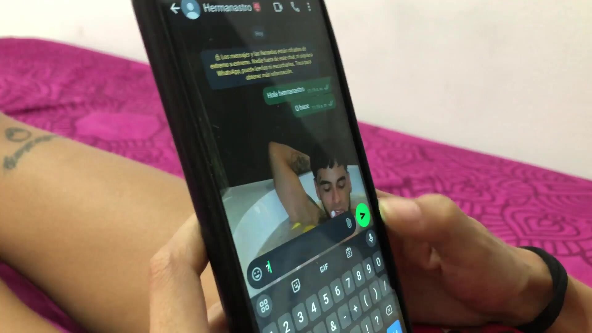 Andrea1010 - Le escribo a mi hermanastro para que me haga un delicioso oral