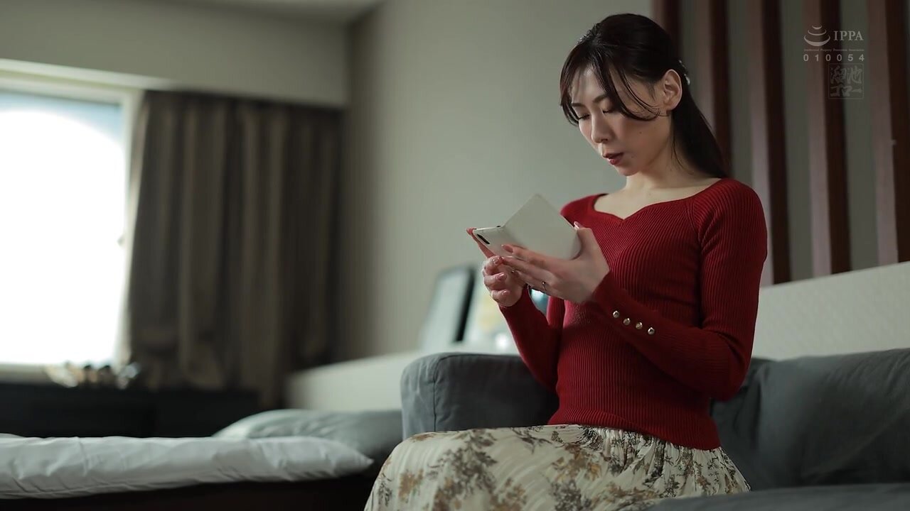 MFYD-029 A married woman suffering from postpartum hyperhidrosis is given an aphrodisiac and arches her back in ecstasy an infinite number of times! Personal trainer NTR Misako Aiba