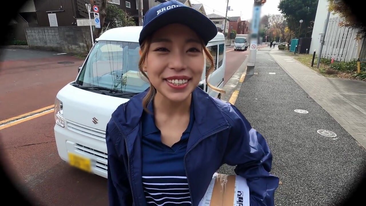 WA-562 A part-time delivery wife who is often seen in the city and is in charge of the local area. She starts to talk to me while she is delivering! In no time, she gets a stranger's pussy!