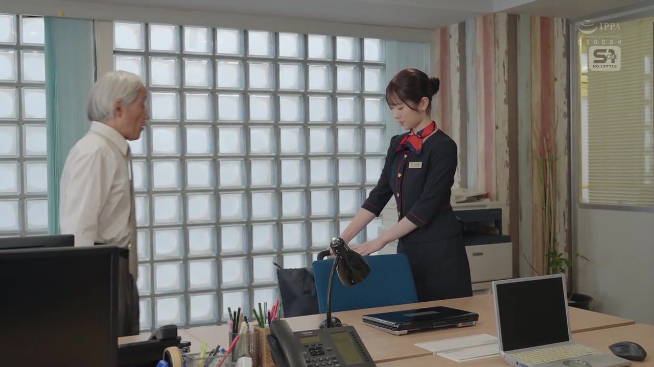 SONE-770 A slender new flight attendant is flowers by a big-bodied customer, her heart breaks, and she becomes a meat masturbator... Her pussy gets used to the extra-thick penis and she cums like crazy. Saki Shirakami