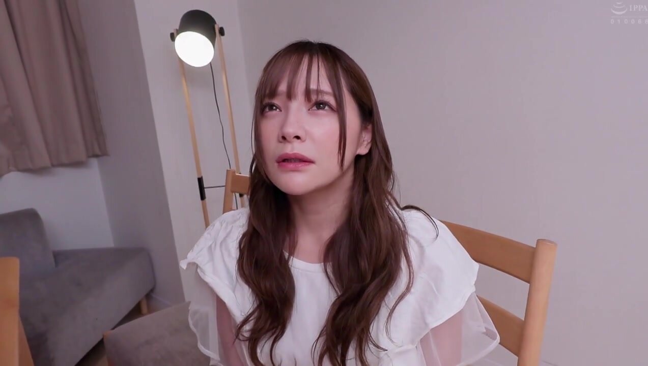 DOKI-030 A lustful wife blushes and watches a man masturbate. A beautiful wife watches a man masturbate.