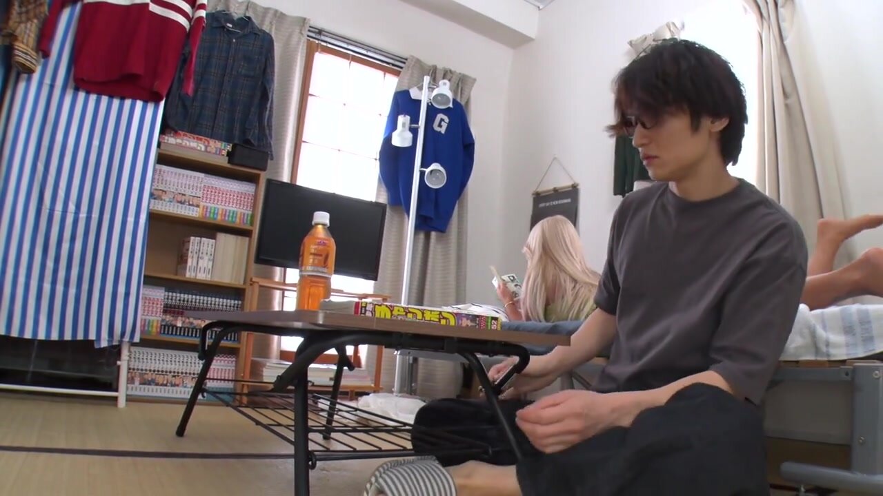 SCPX-533 She always hangs out in my room reading manga on her own, and doesn't see me as a man, calling me a weak character... but my gal friend is curious about my big dick