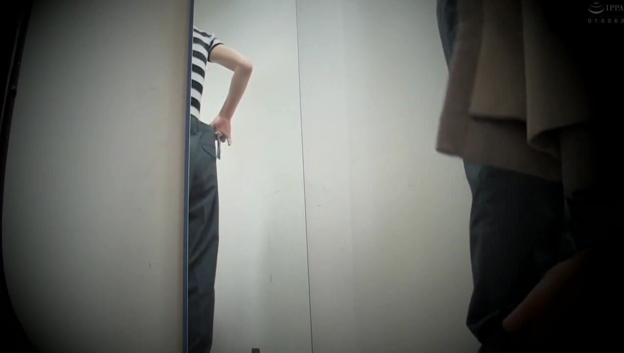 SPZ-1158 Exposing Her Pussy In The Fitting Room And Asking The Male Clerk To Lick It