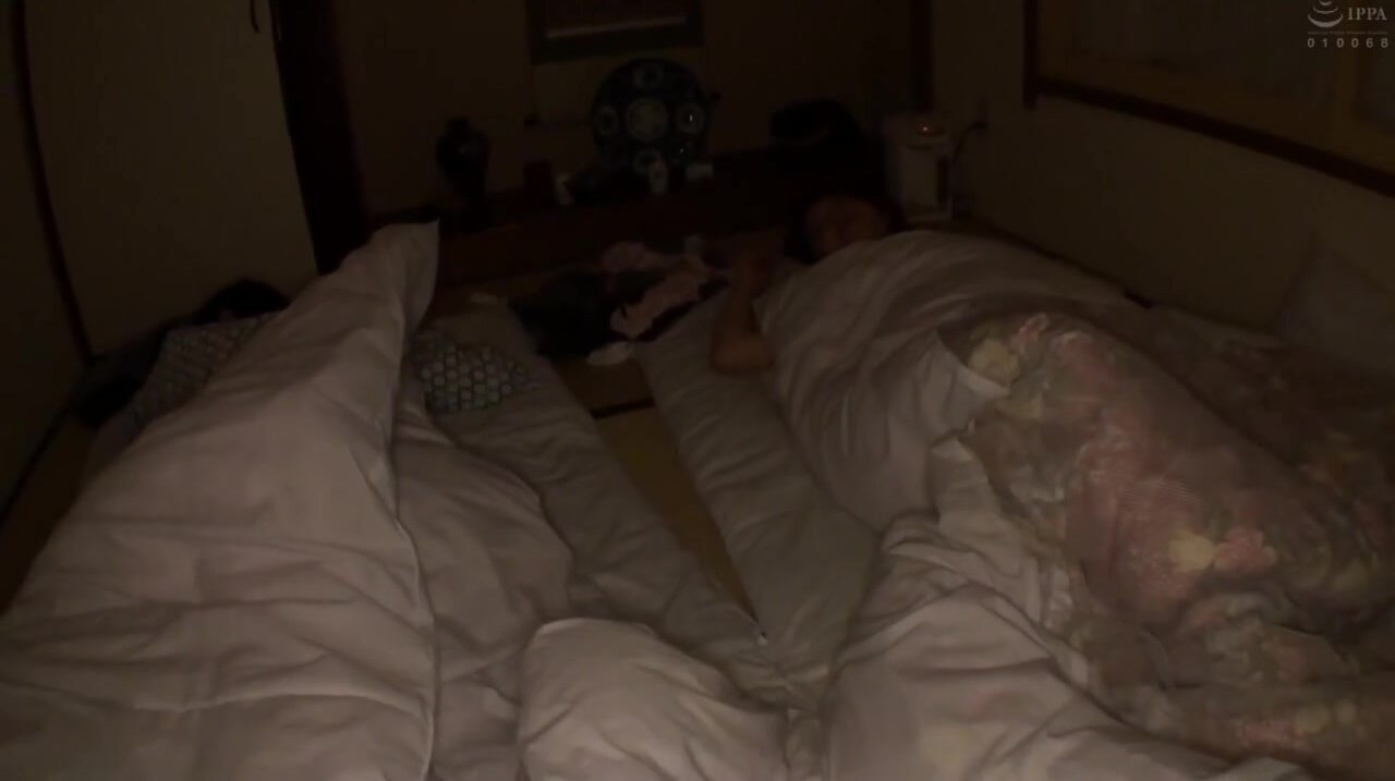 COU-007 Beautiful woman on her way home from a drinking party x unconscious x ● ● ● ● When she is attacked while asleep, her pussy juices are juicy and wet... 2 disc set