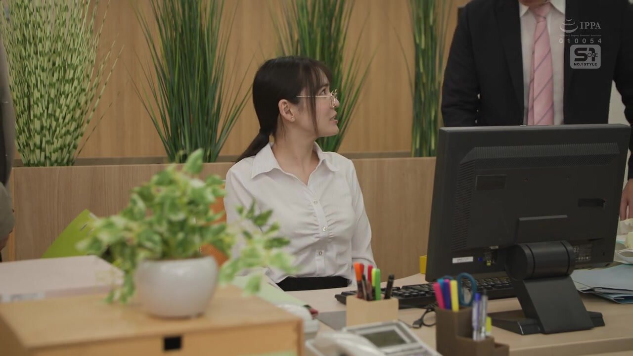 SONE-753 When I took a quiet new female employee on an overnight business trip and brought her to a room with me... She turned into a lewd bitch and squeezed my semen until it was clear... Hiyori Nosaka