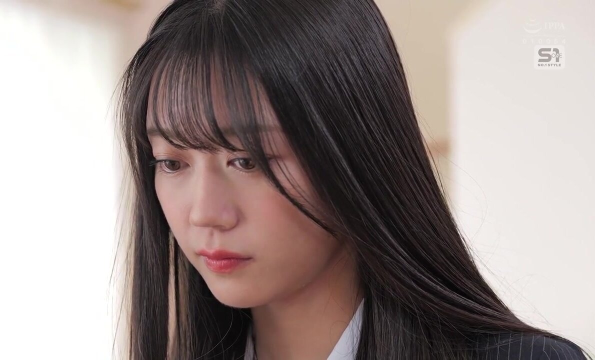 SONE-793 The half-naked work-from-home video of a lazy older sister who is in work clothes on the upper half of her body and completely exposed on the lower half of her body during a remote meeting is irresistible!!