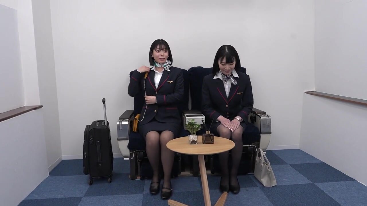 SVVRT-065 Amateur variety show, quick jerk off! Rock paper scissors Pon DE, open wide, jerk off, squirt! If you make him cum, you win! International flight CA seniors and juniors play a cock hammer game! If you win, you get a prize of 200,000 yen, if you 