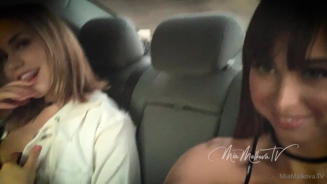 Threesome with Riley Reid in a parking garage - Mia Malkova